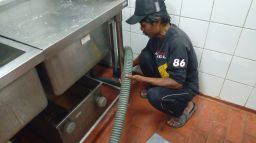 Pekerjaan sedot WC